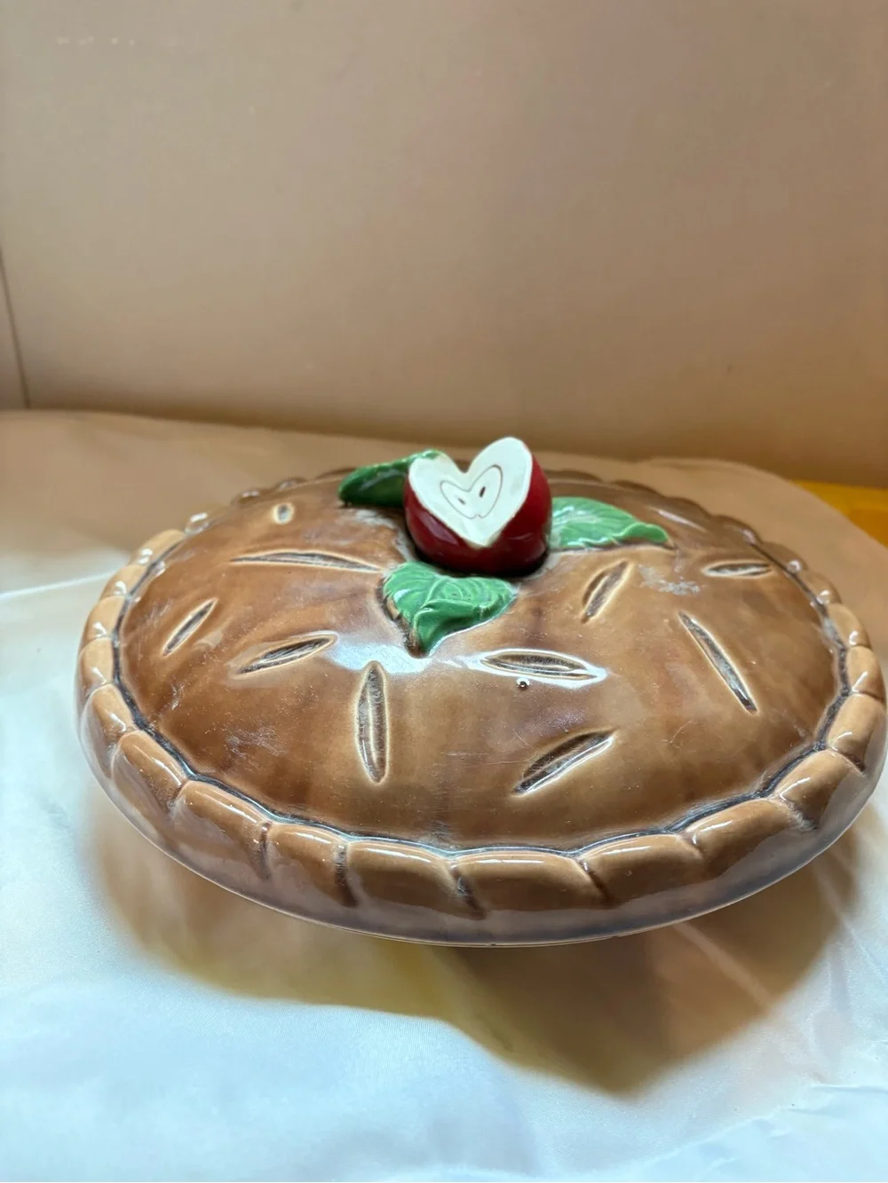 Vintage Apple Pie Ceramic Pie Keeper